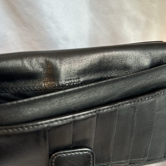 Gucci authentic black large wallet. checkbook. Pre-loved in excellent condition - Picture 9 of 9